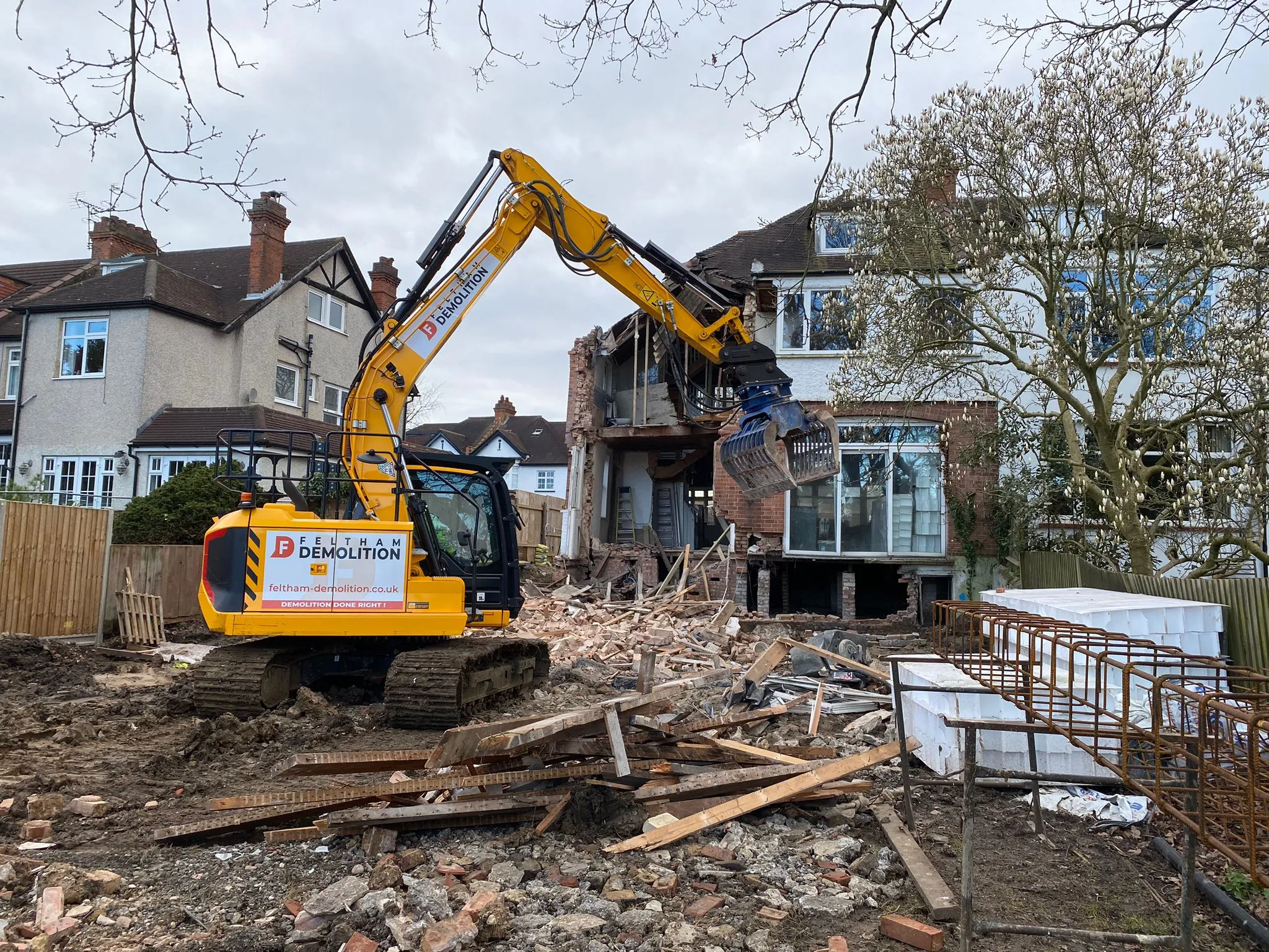 Large-sized house demolition and grab clearance in Bracknell, Berks